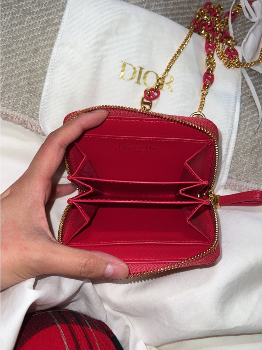 Mini Dior Caro Crossbody zipped Pouch in Raspberry Cannage Lambskin - Picture 5 of 12